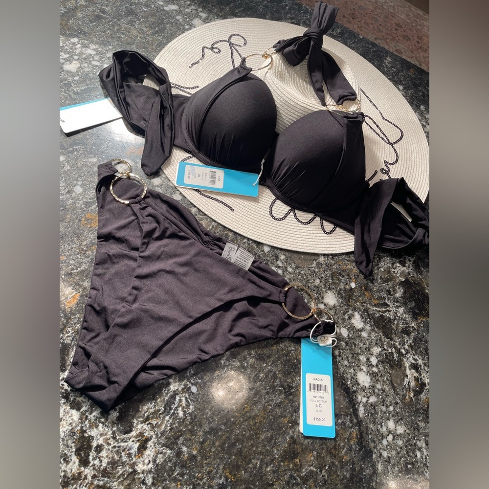 SOLD on POSH Canada XO 💋 NWT beach bunny trio set: xl top, L bra top, L bottoms - Picture 10 of 15